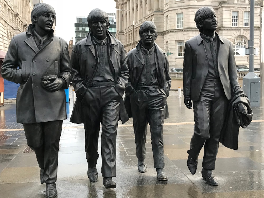 Estatuas de la banda del grupo de 4 hombres