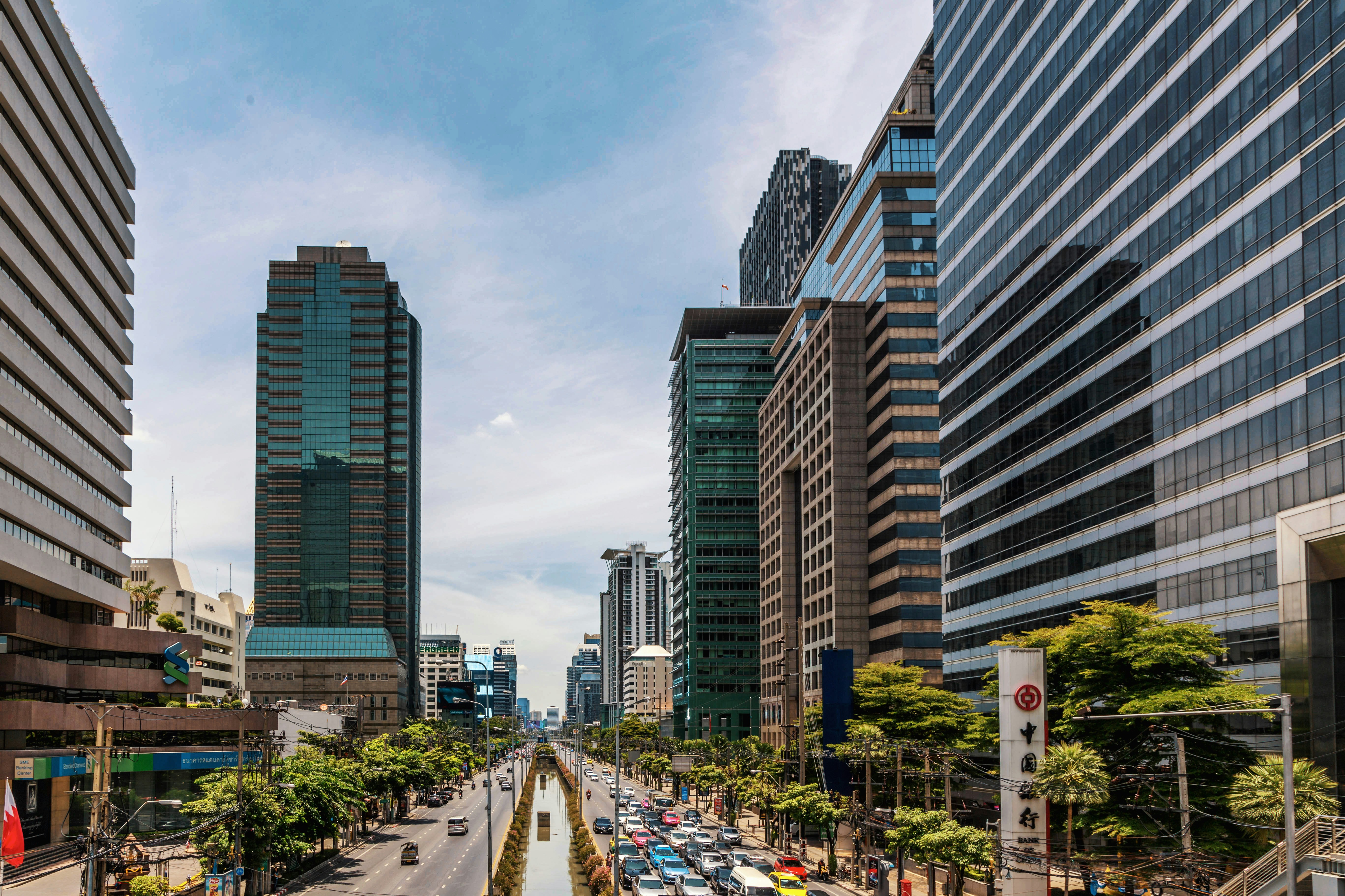 Value-Weighted Price Index Firms in Q3 2025, Equal-Weighted Lags; Metro Volumes Show Two-Speed Market