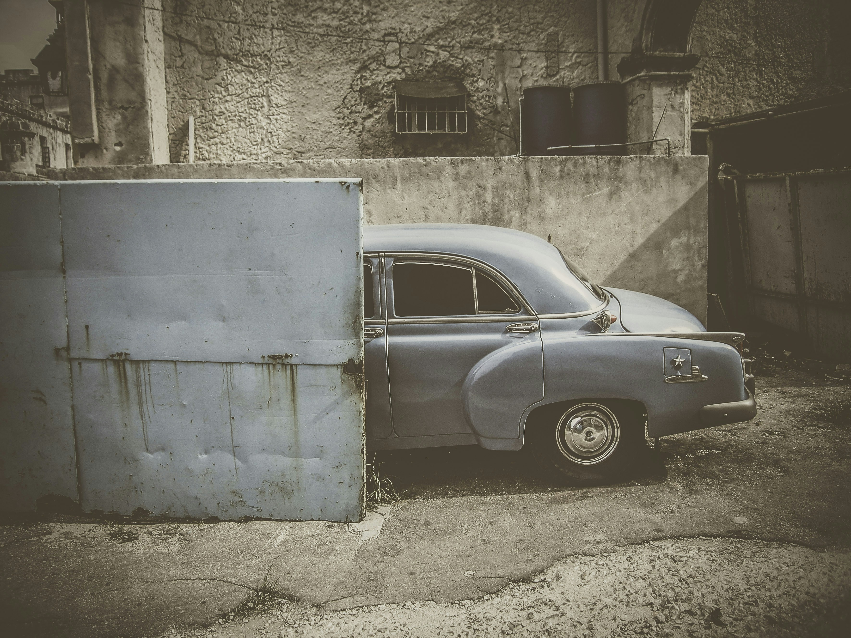 Coche azul de época