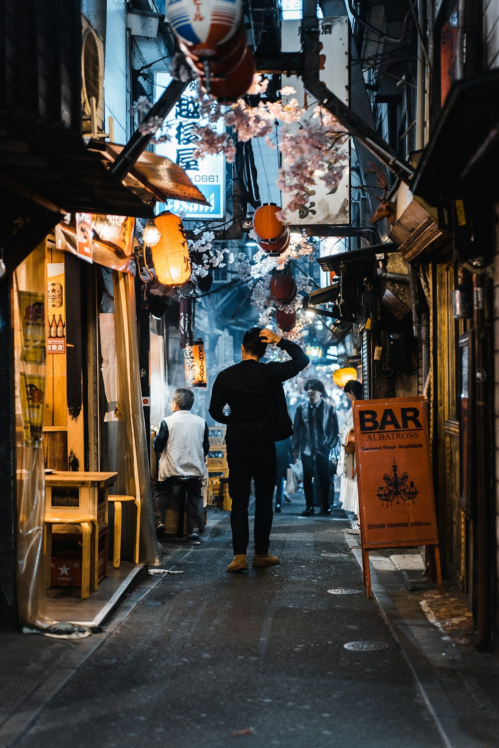 man in an alley photo – Free Person Image on Unsplash