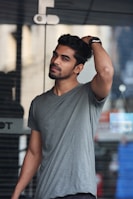 man wearing gray shirt