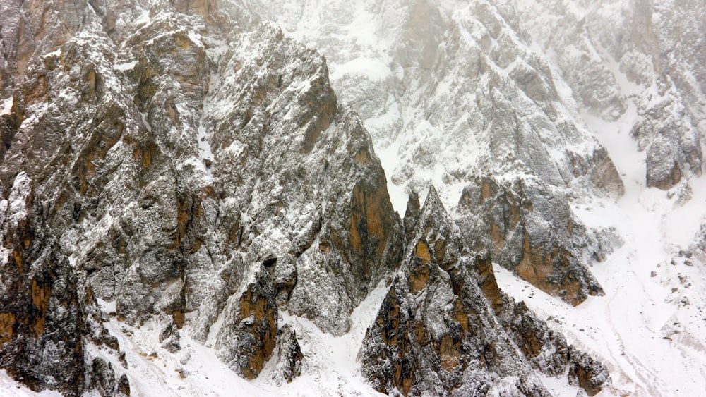 icy mountain scenry