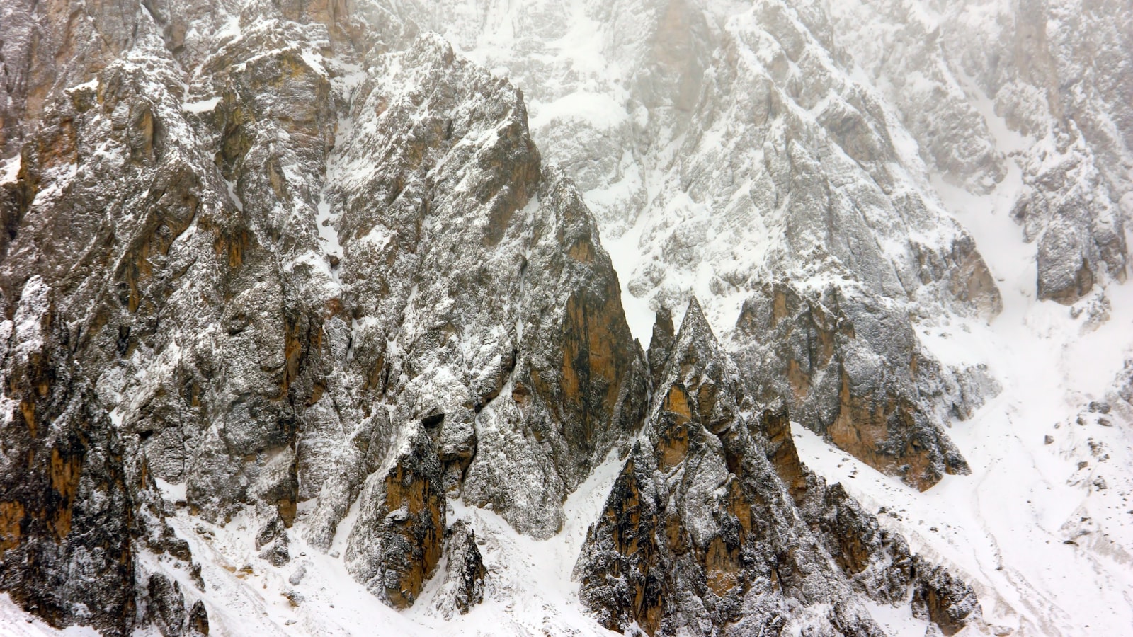 70-200mm F4 G SSM OSS sample photo. Icy mountain scenry photography