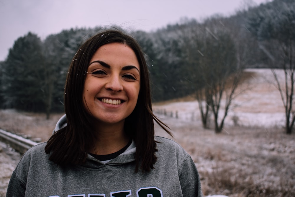 smiling woman wearing grey shirt