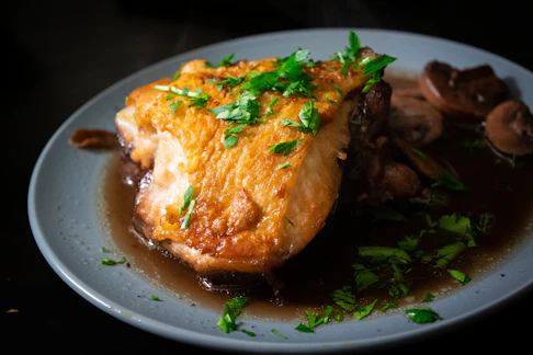 Poularde au vin jaune et aux morilles pour Noël Poul'et Compagnie