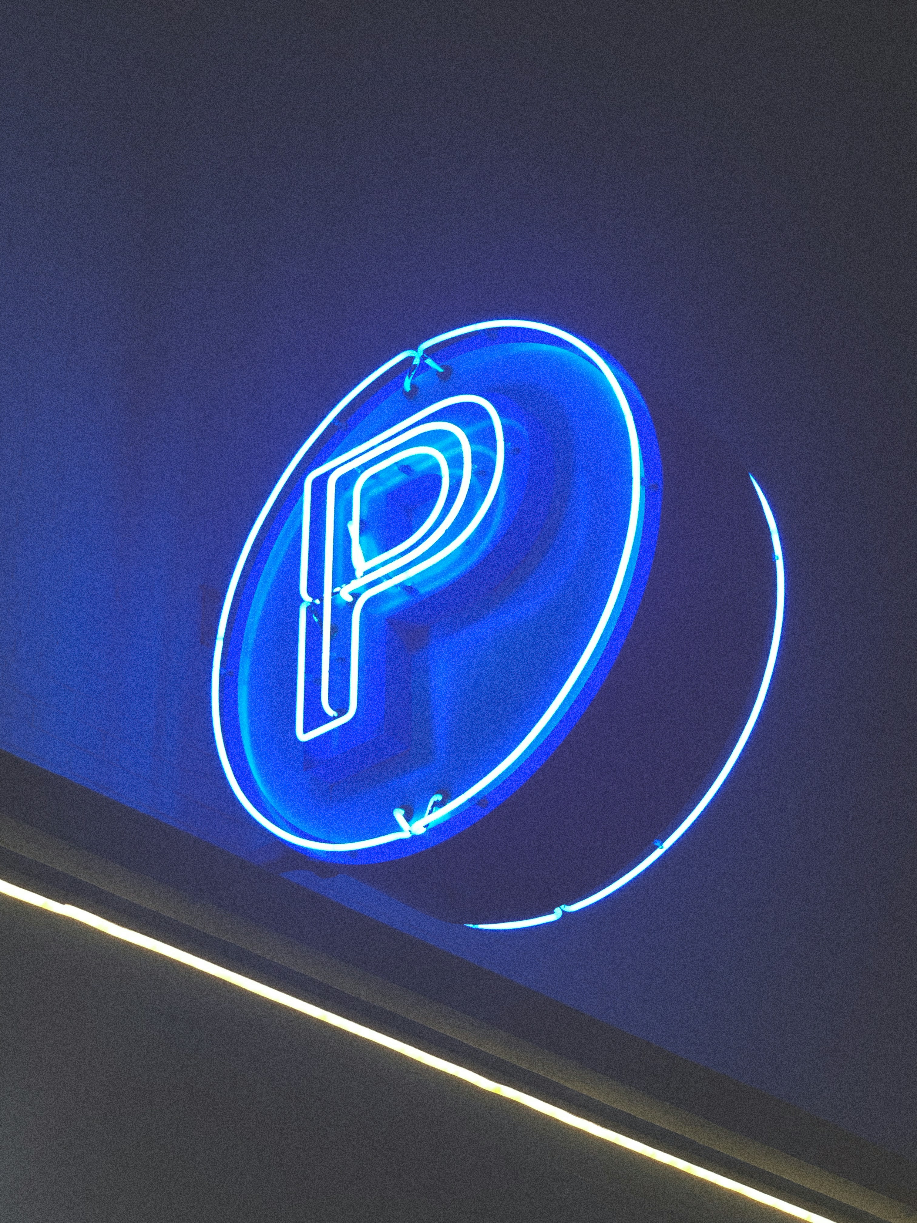 Буква н из дерева с подсветкой. Световой прибор portman p3. E p light. Большая лампочка космос. E p light.