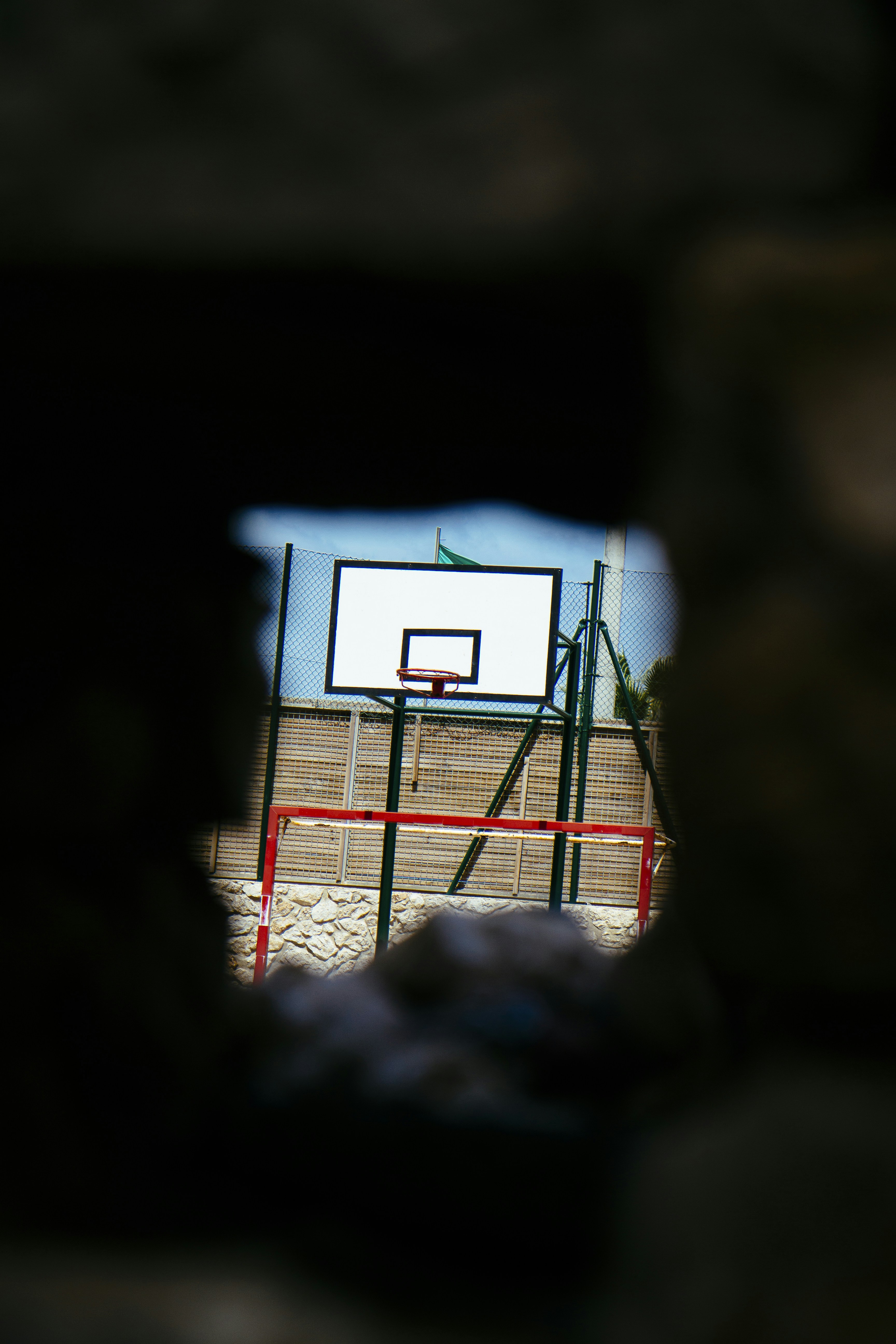 photo-1552817445-04d53771eb85?ixid=M3wxM