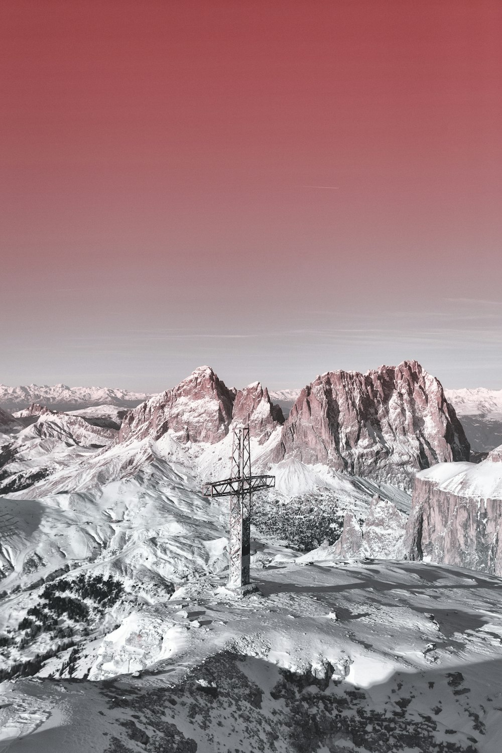 Montaña cubierta de nieve