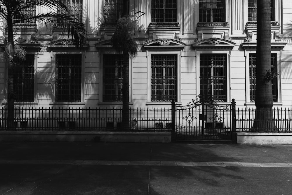 white wooden house during daytime