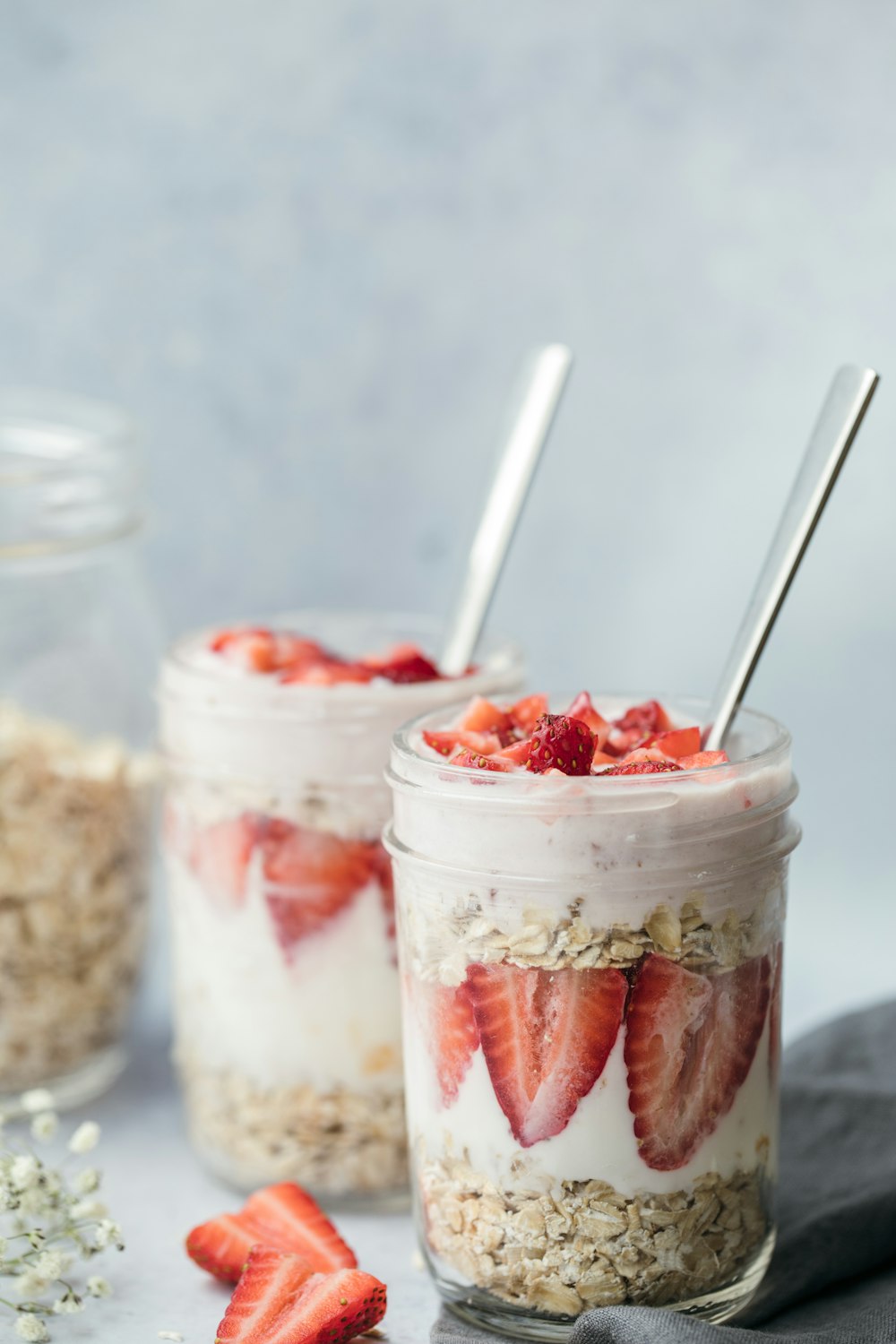 oats with cream and strawberries