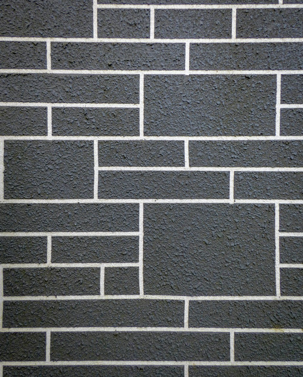 회색과 흰색 벽돌 벽