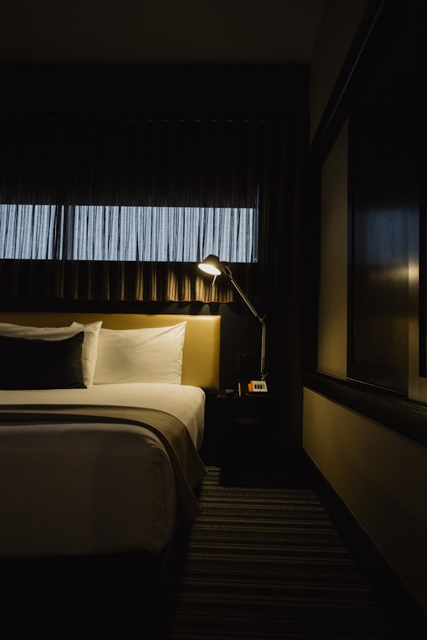 Espaço comum do hotel com elementos porteños