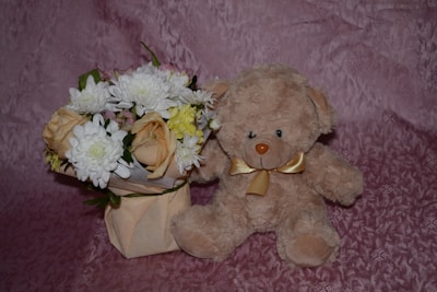 A premium 100-120 cm teddy bear with luxurious wrapping and a customizable card.