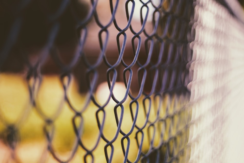 recinzione nera a maglie di catena