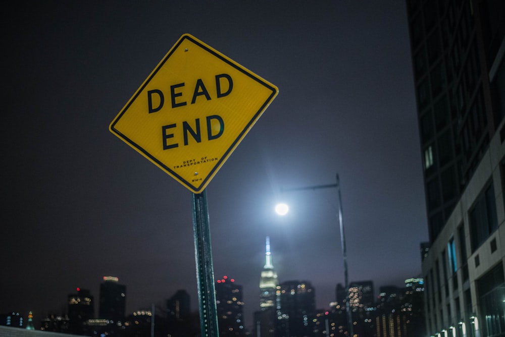 yellow Dead End sign