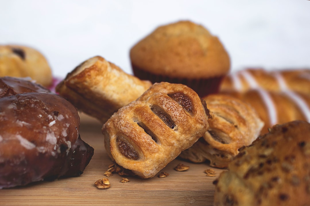 close-up photography of baked bread