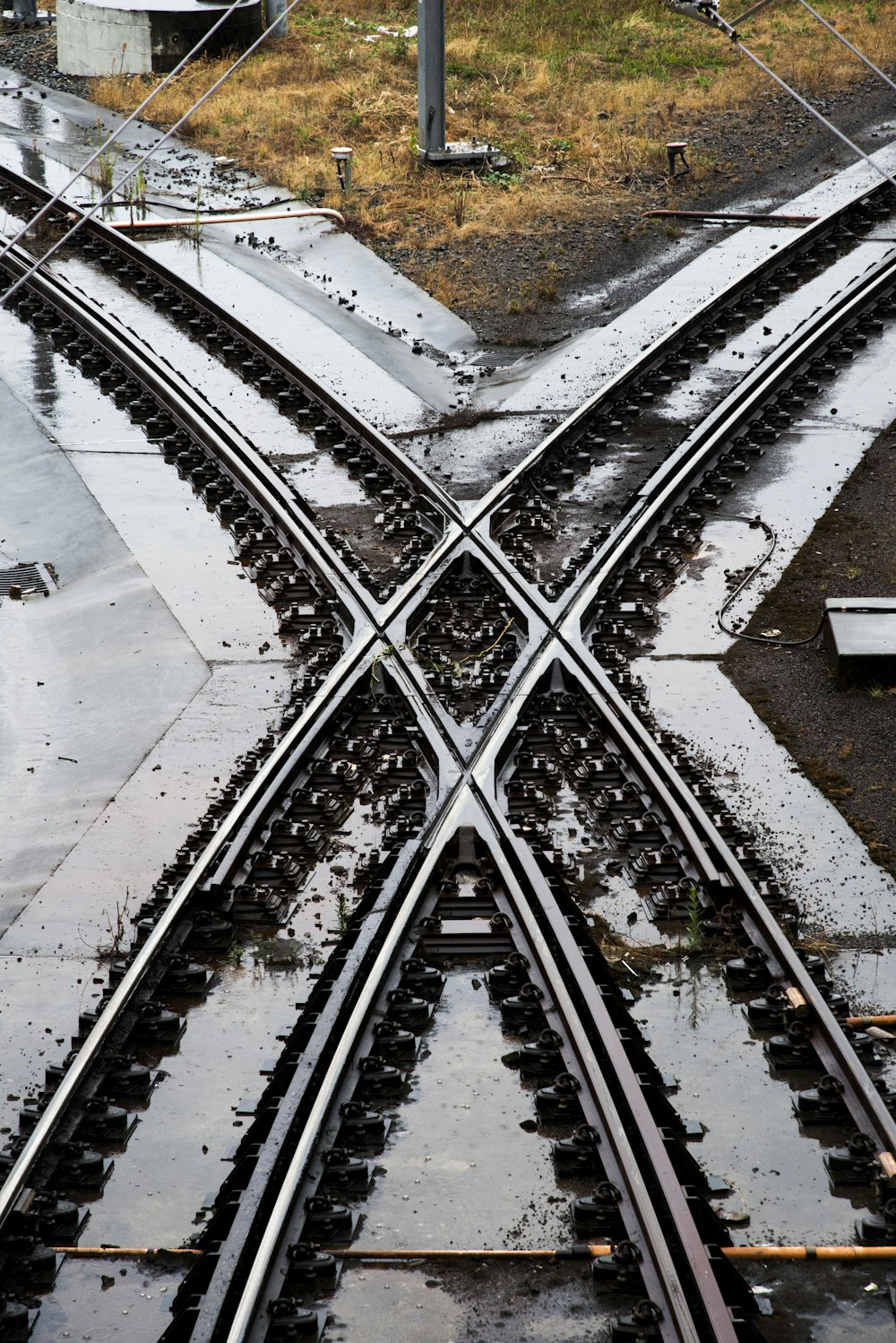 two train tracks crossing