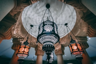mosaic projecting lamp hanging on the ceiling
