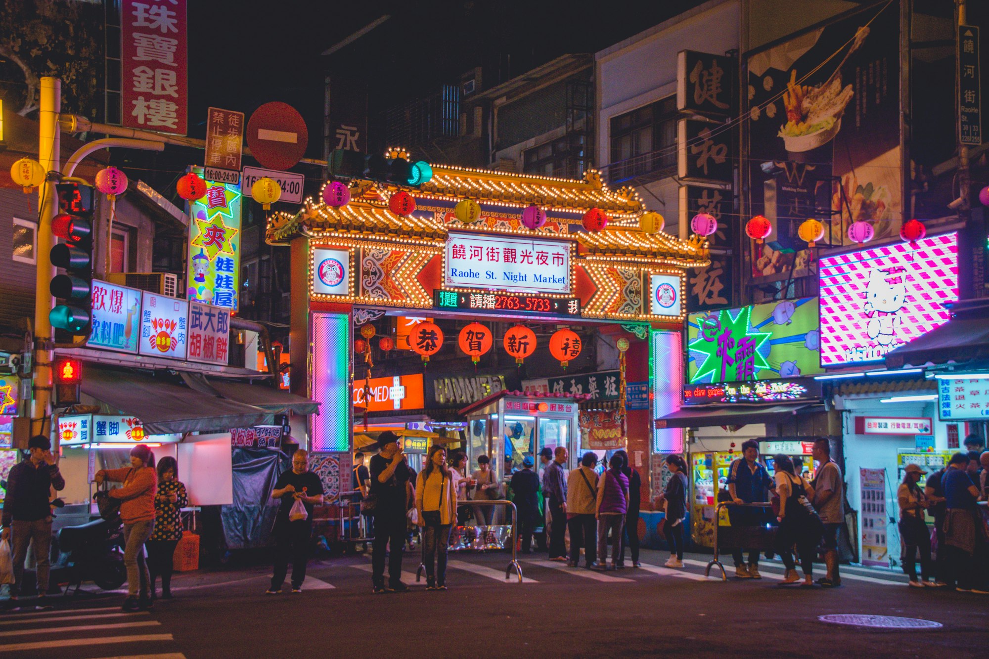 Raohe Night Market, Taipei, Taiwan, colorful neonlights, Photo by Vernon Raineil Cenzon / Unsplash