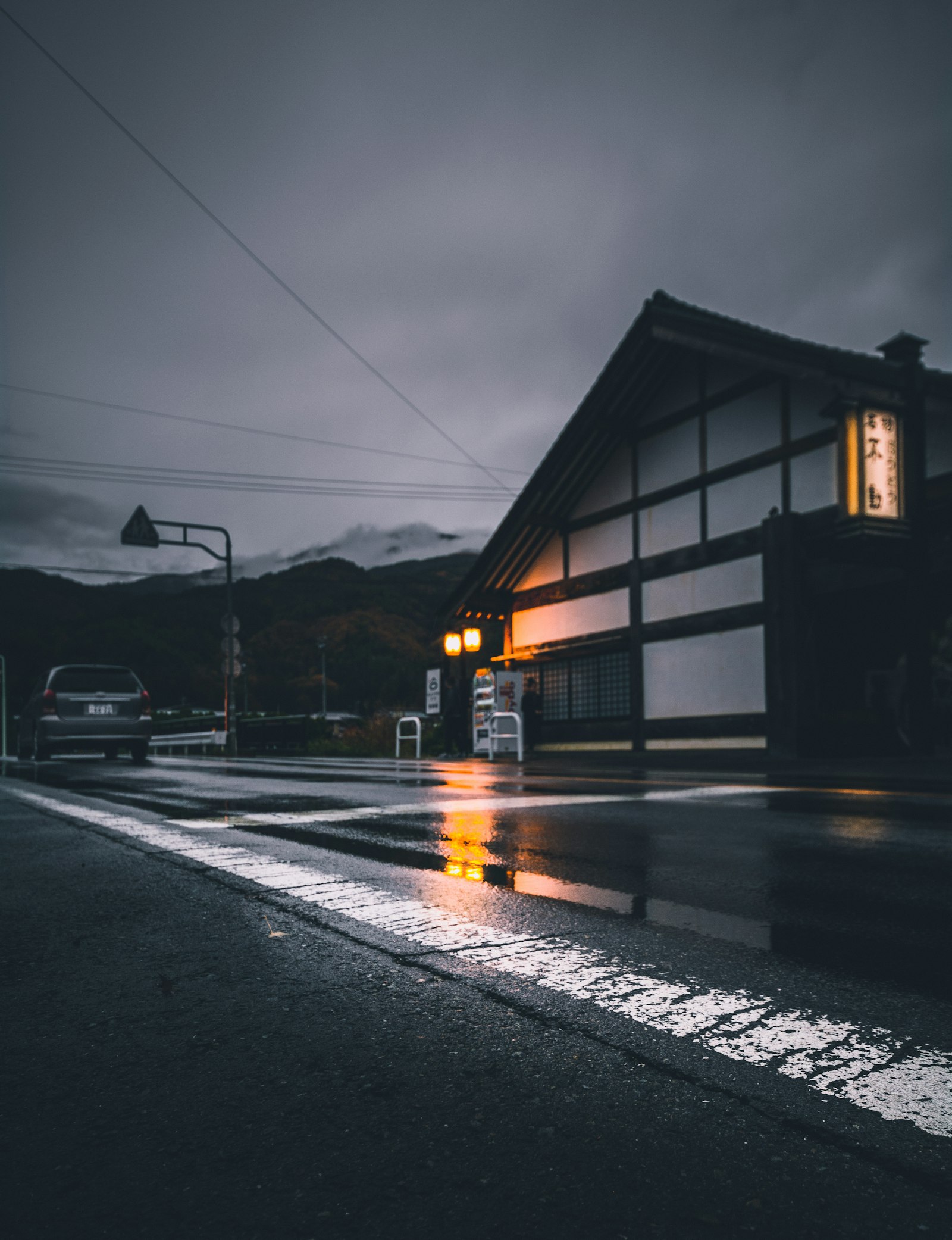 Sigma 10-20mm F4-5.6 EX DC HSM sample photo. Yellow lighted house near photography