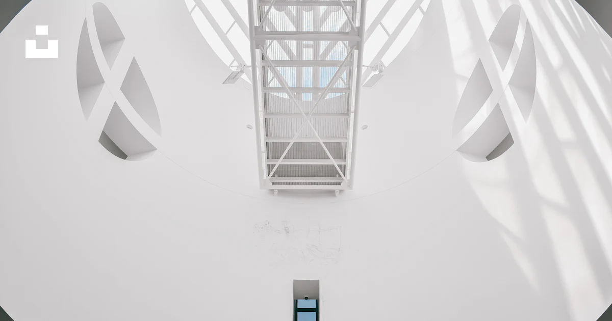 Low angle photo of hallway photo – Free Building Image on Unsplash