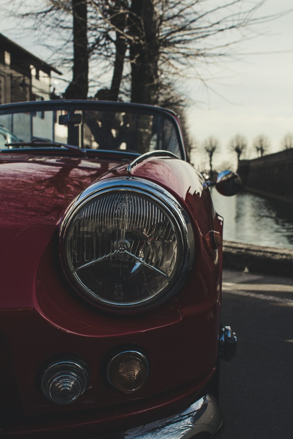 close-up photography of red vehicle headlight