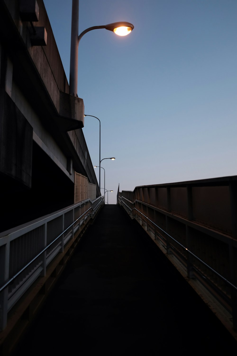 Escalier blanc et noir