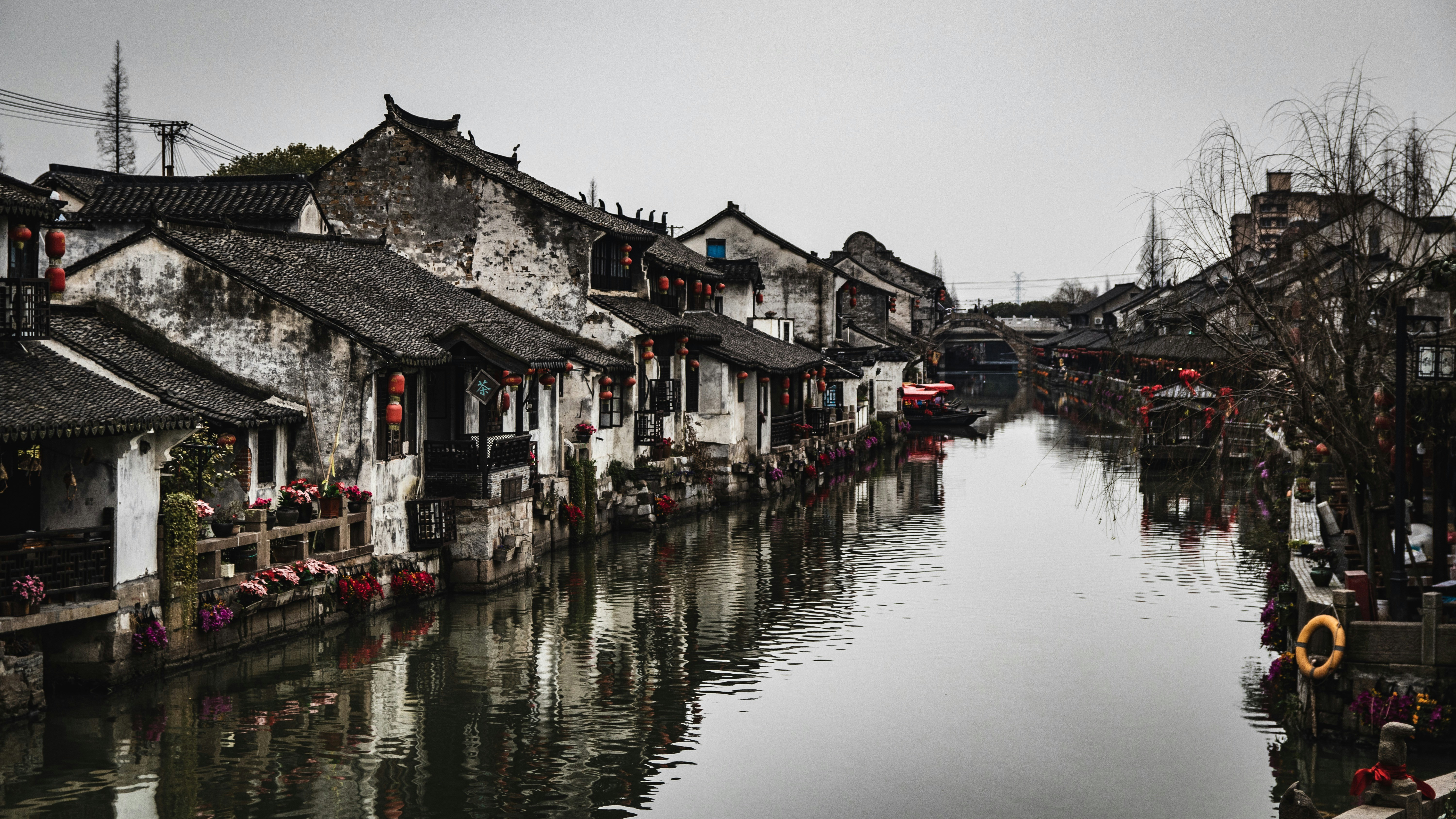 photo-1553125677-343b19c65430?ixlib=rb-4.0.3