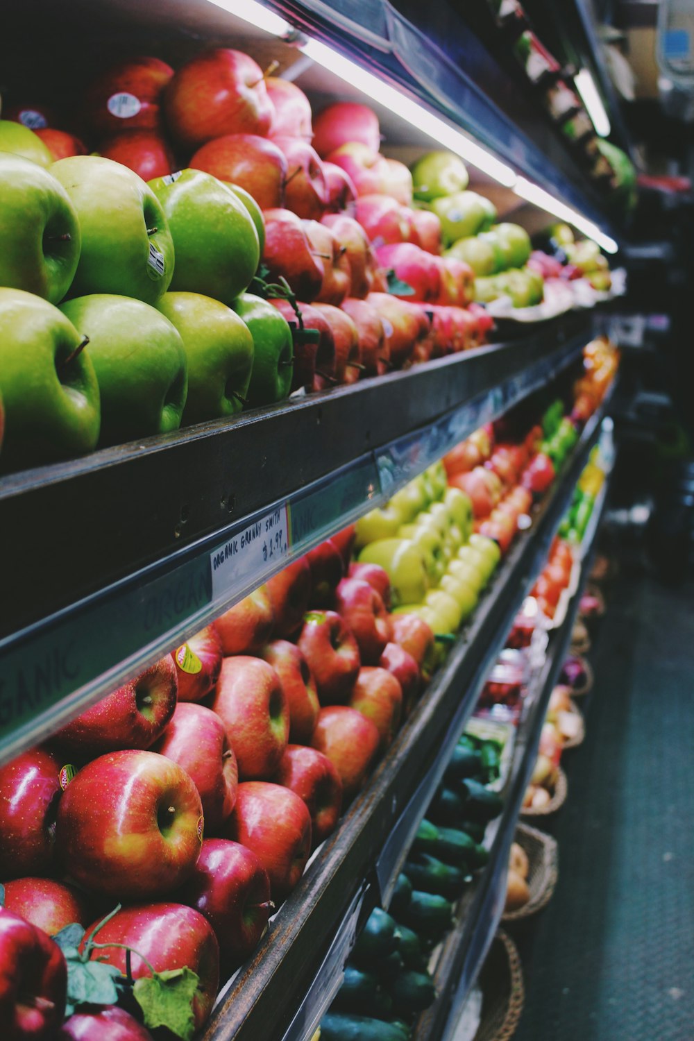 selective focus photo of bundle of apple