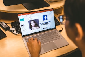 Reklama Facebook grupese