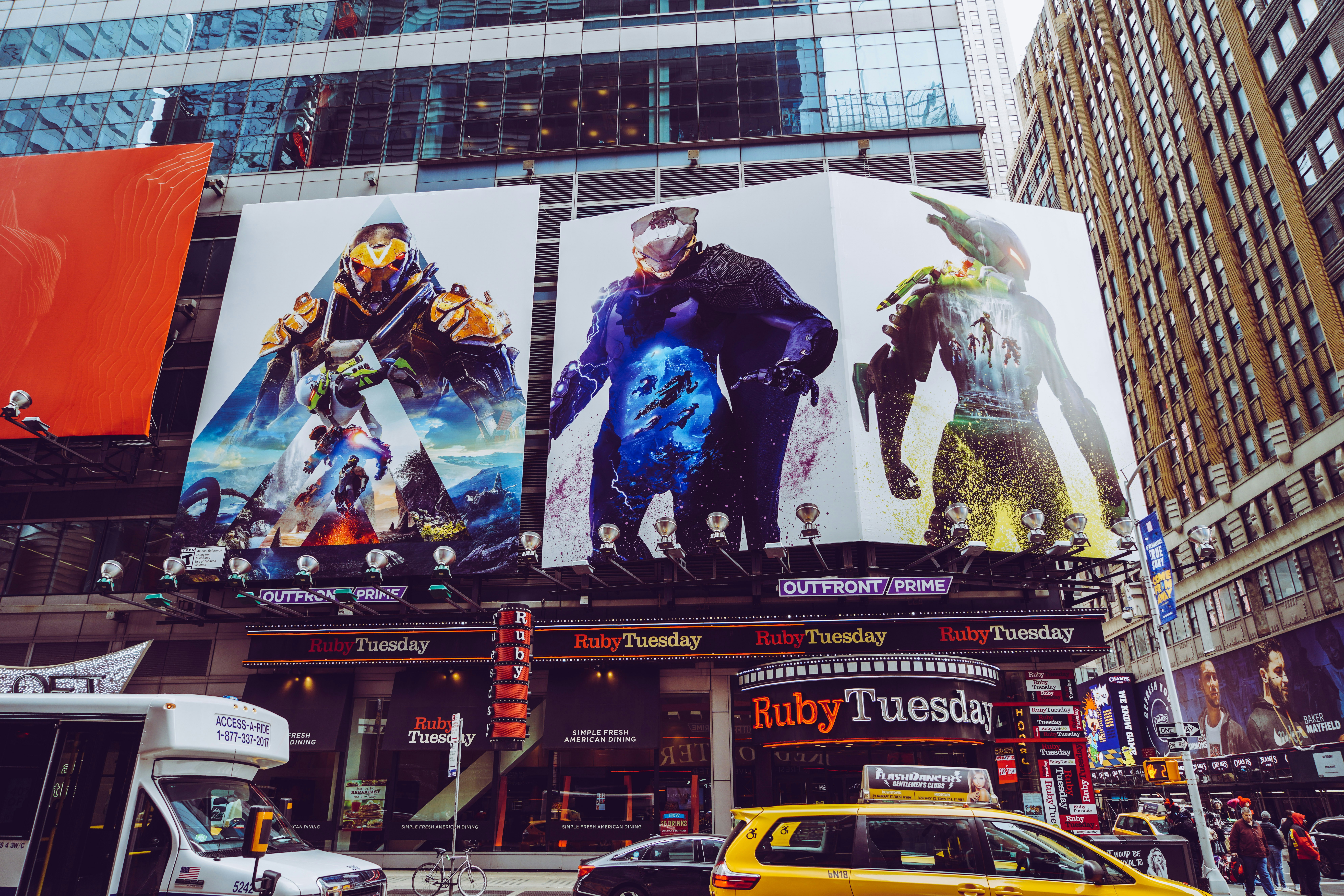 Ruby Tuesday signage