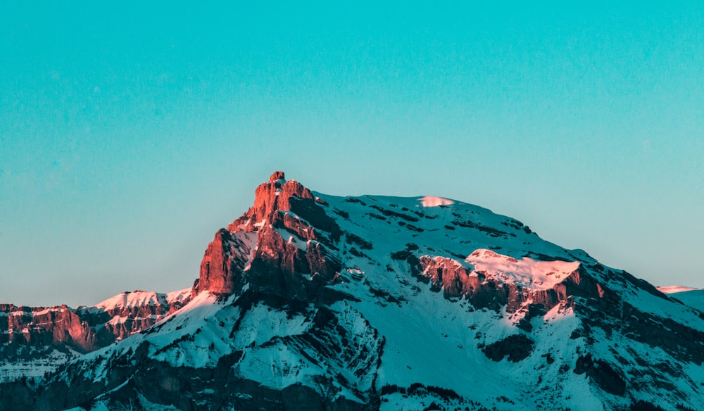 fotografia de paisagem de montanha branca e marrom