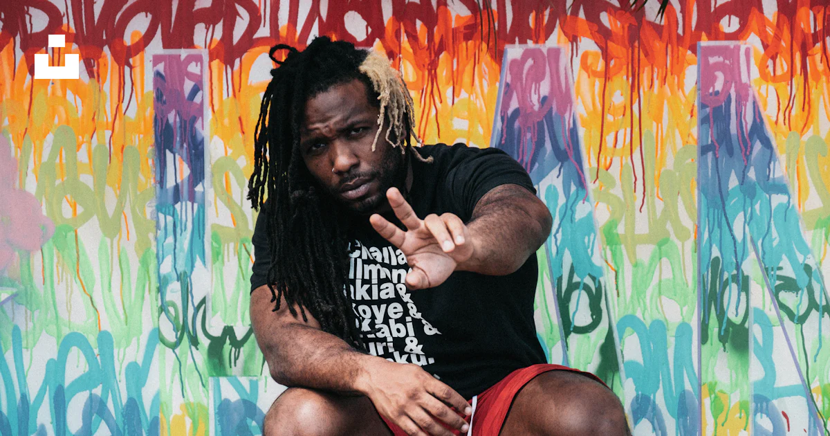 Man doing peace sign hand gesture photo โ Free Peace Image on Unsplash
