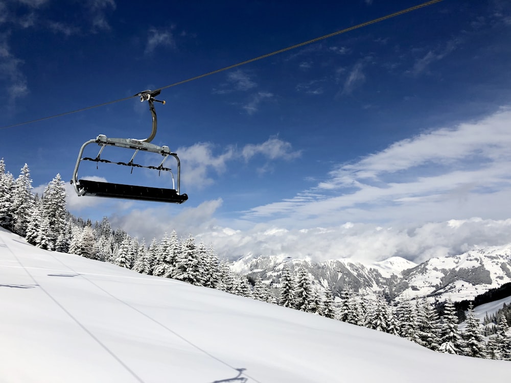 remonte-skieur pendant la journée