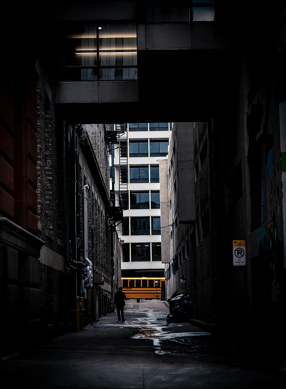 aliado vazio entre edifícios