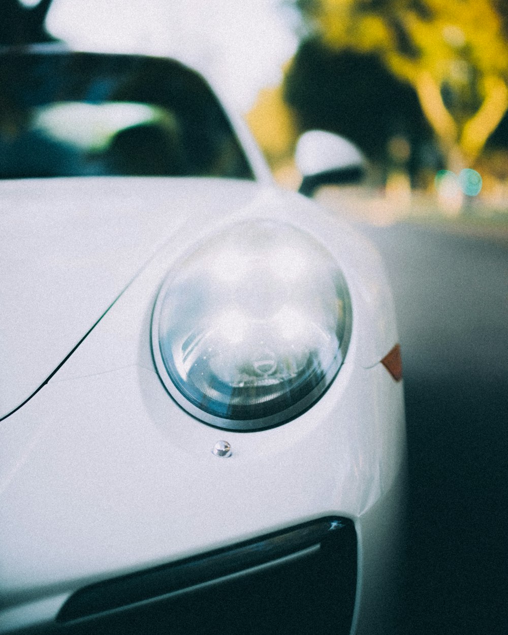 white vehicle close-up photography