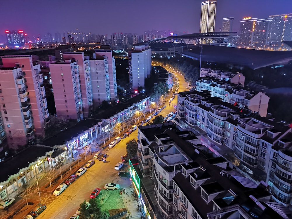 Vue sur la ville pendant la nuit