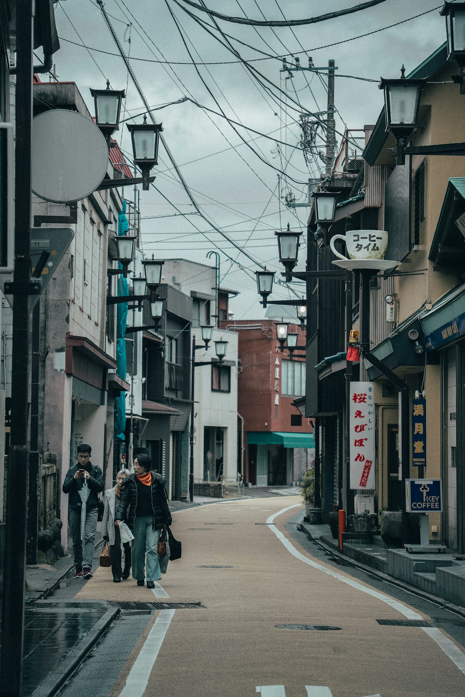 Canon EOS-1D X Mark II + Canon EF 24-105mm F4L IS II USM sample photo. Man walking near the photography