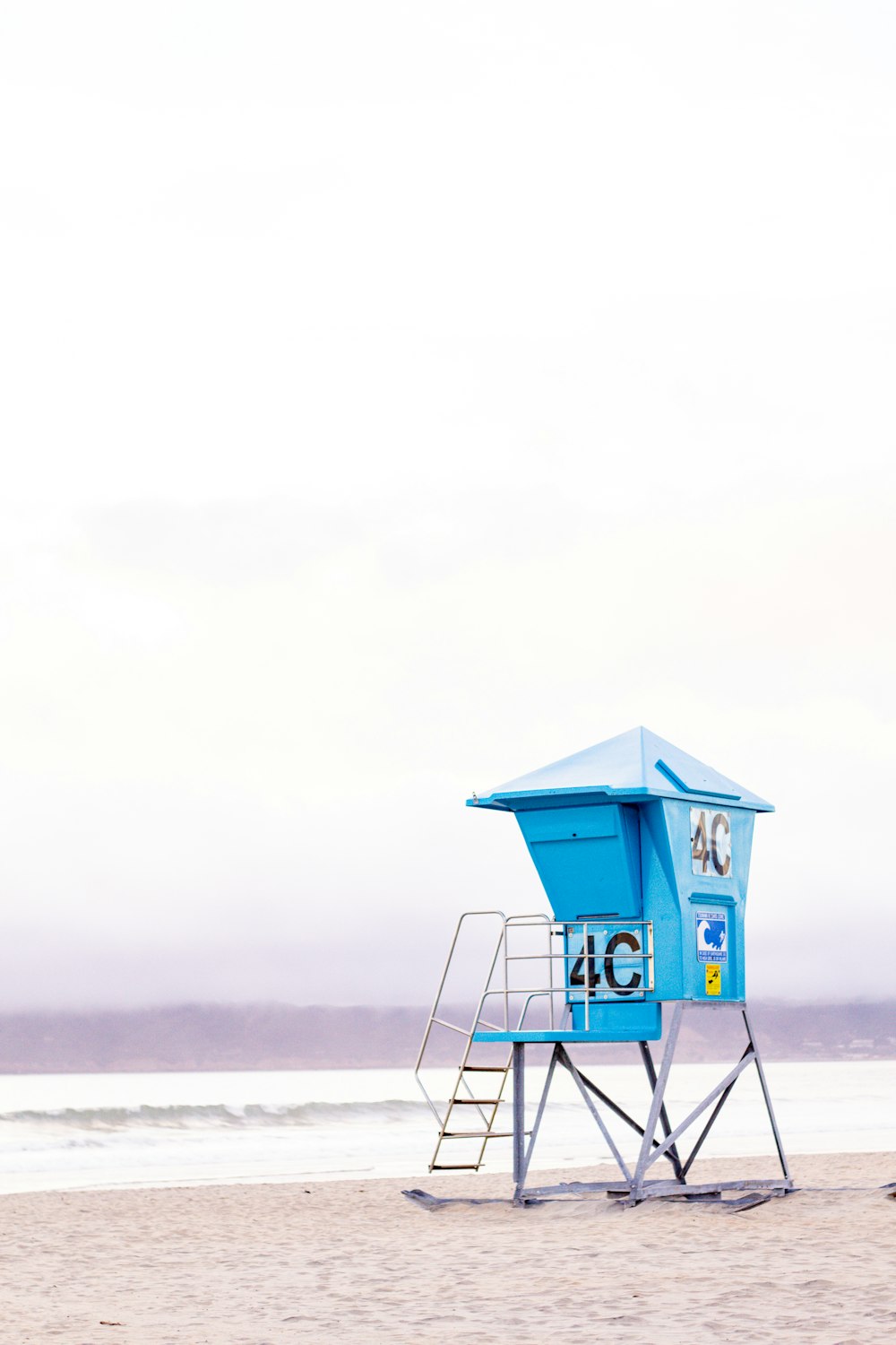 blue lifeguard house near seashore
