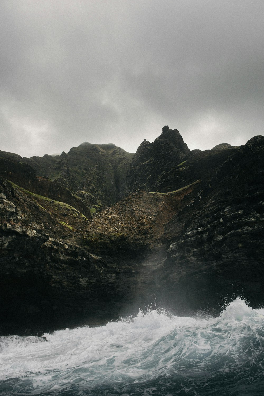 time lapse photography of waves splashing on rocks