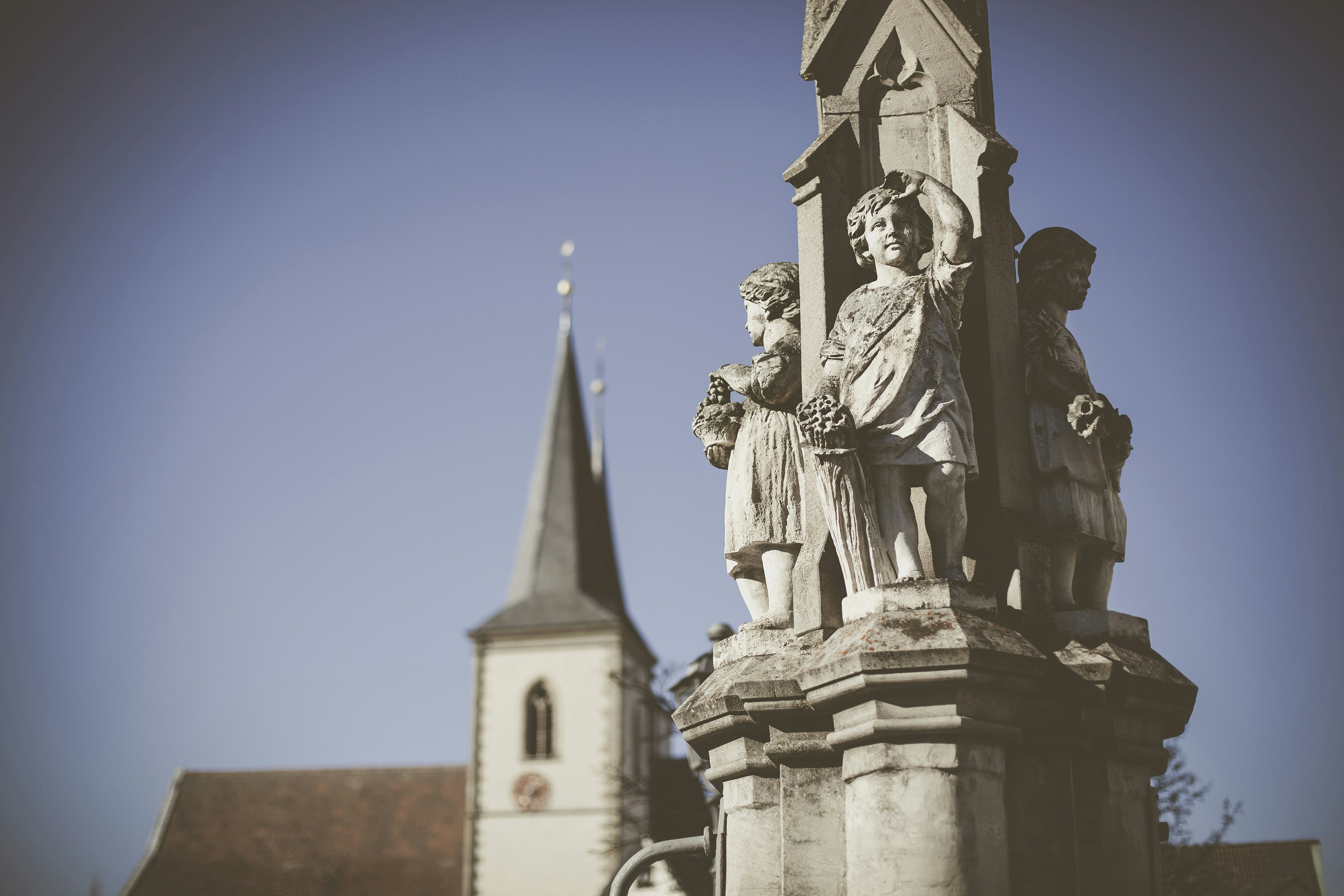 gray concrete statue during daytime