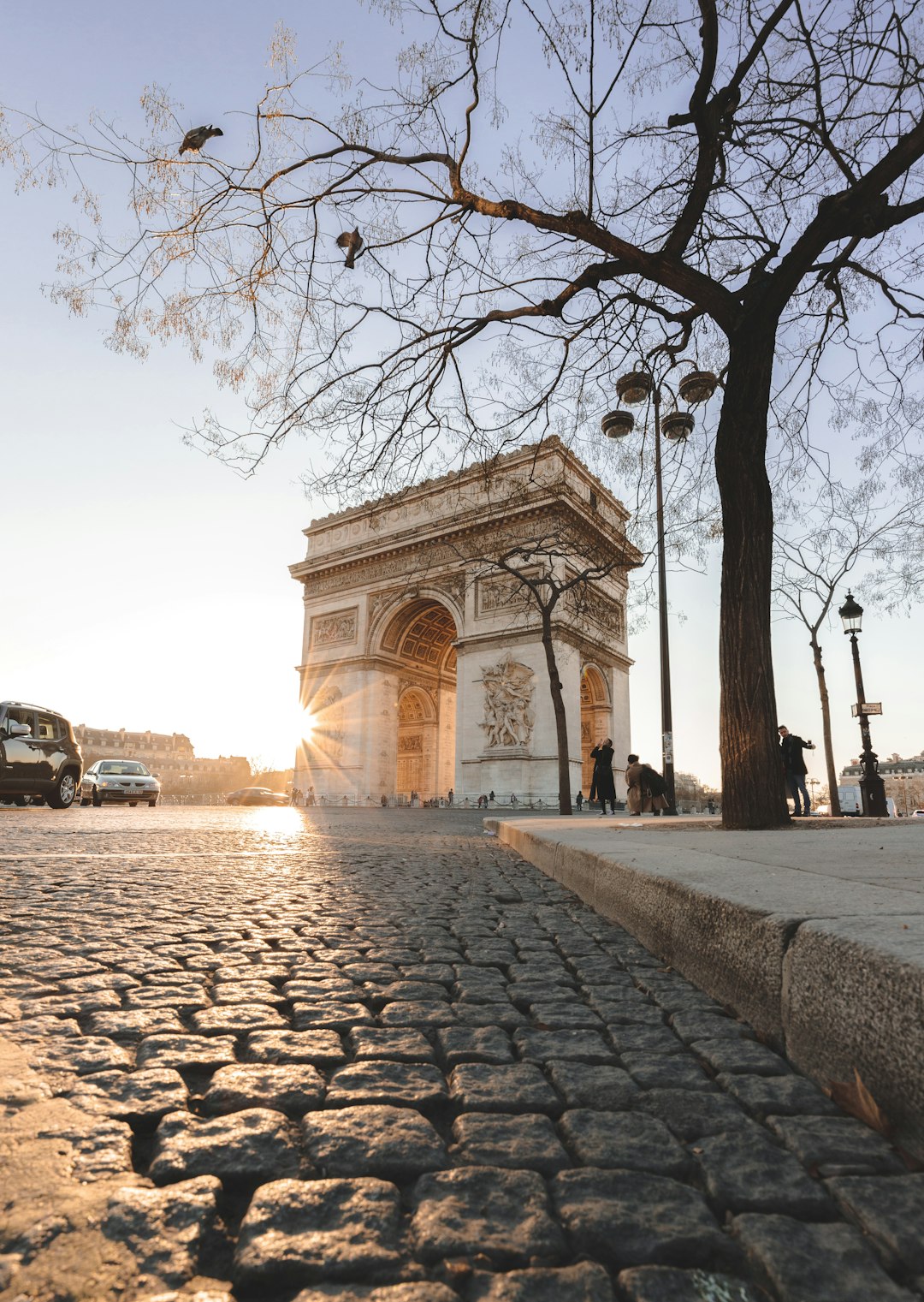 「探索巴黎市集的美——巴黎花市（MARCHE AUX FLEURS ET AUX OISEAUX）」