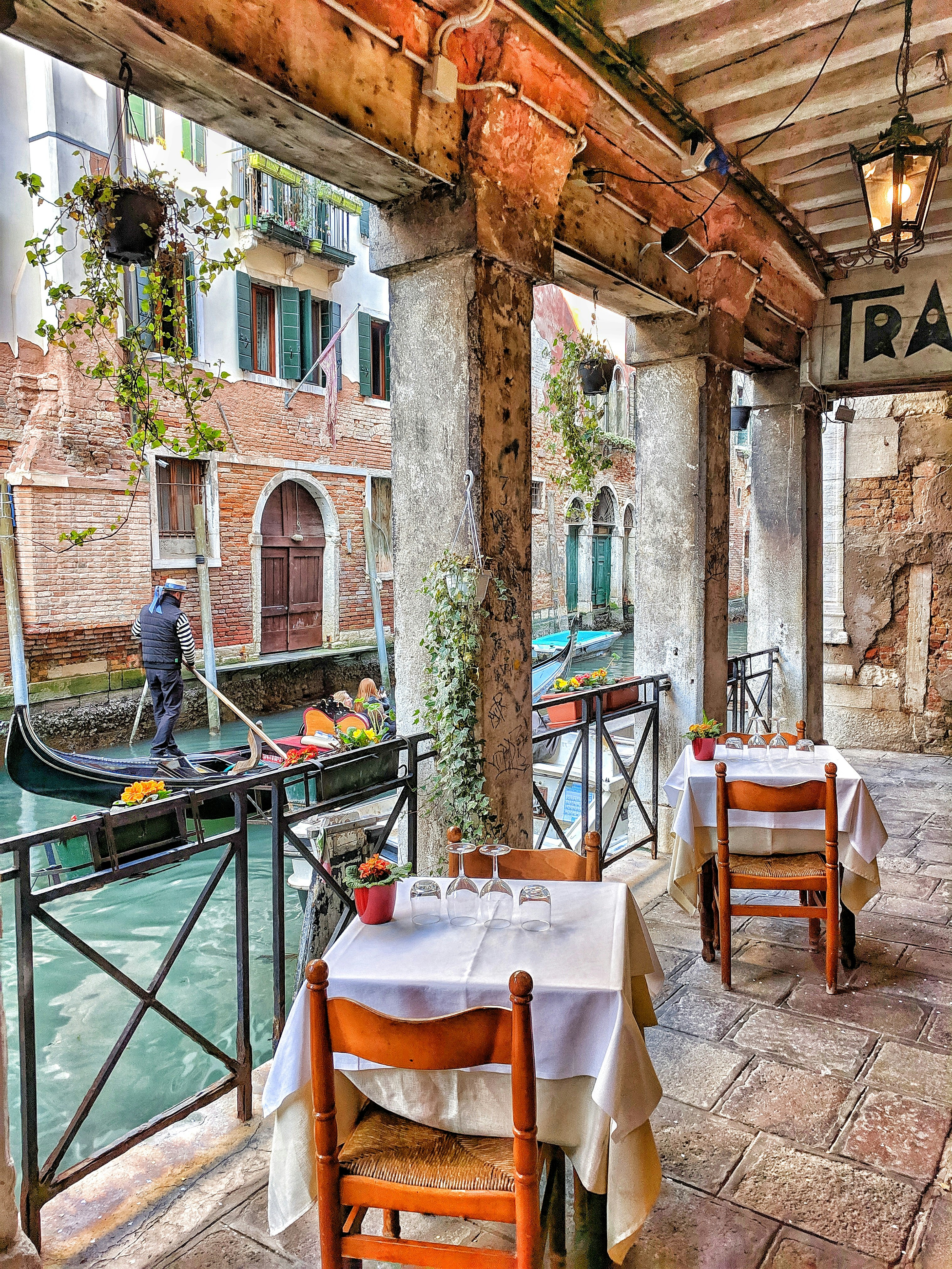 uno scorcio di un ristorante di venezia