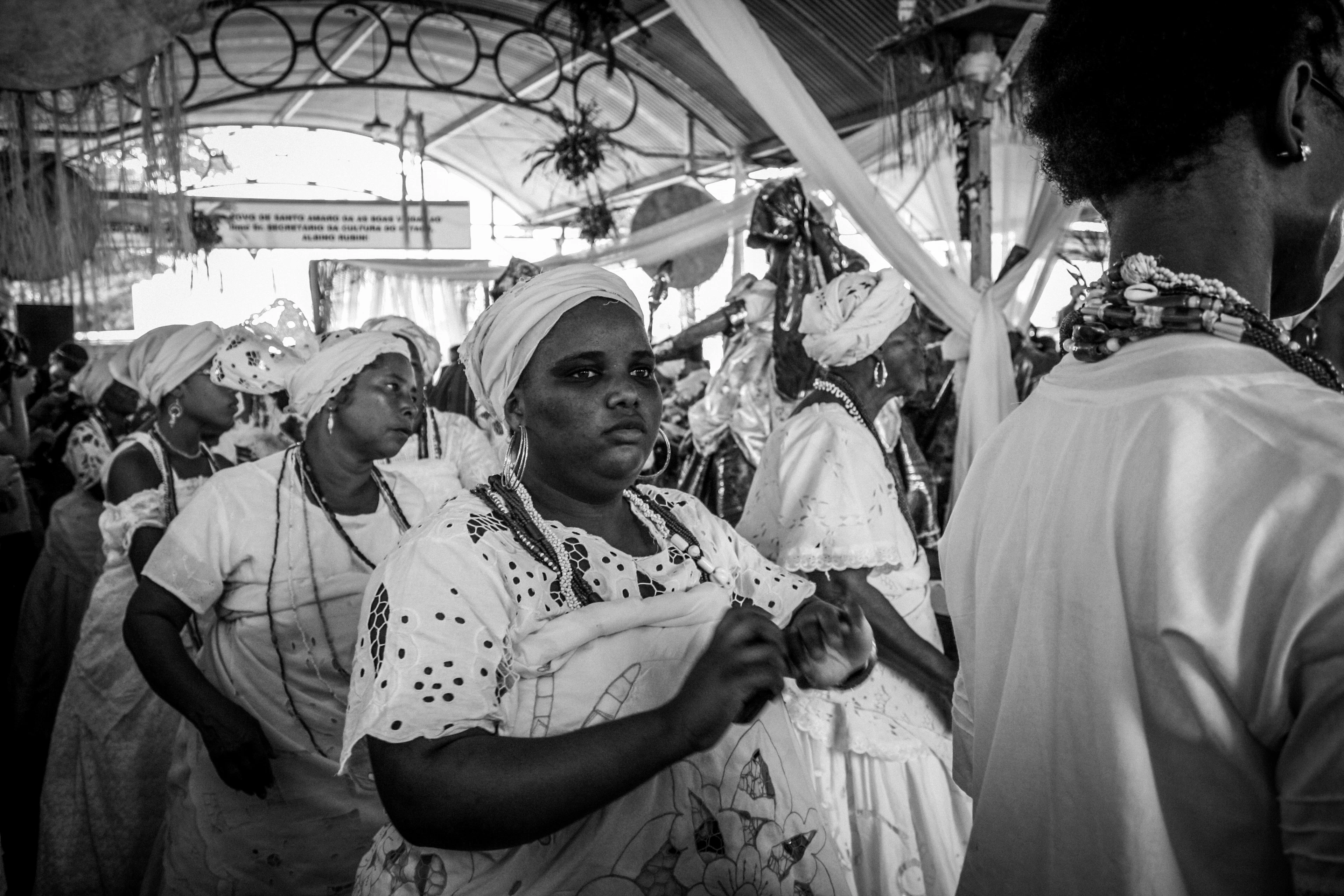 Black and white photo of women at a Candomblé gathering in Santo Amaro, Bahia