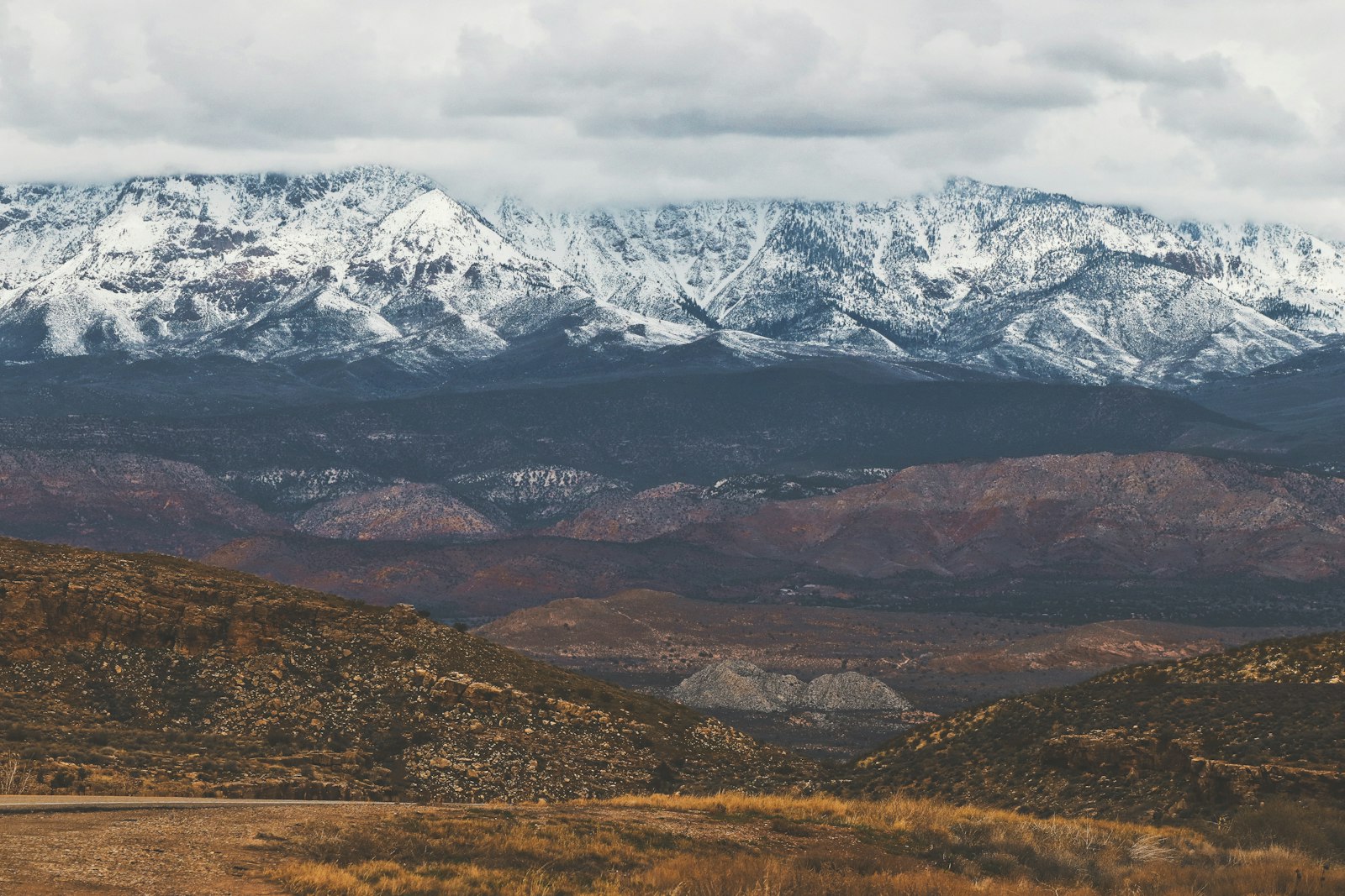 Canon EOS 77D (EOS 9000D / EOS 770D) + Canon EF-S 55-250mm F4-5.6 IS II sample photo. Landscape photo of snow photography