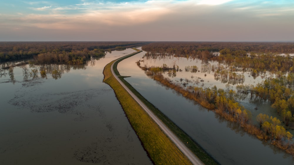 Vista a volo d'uccello del fiume