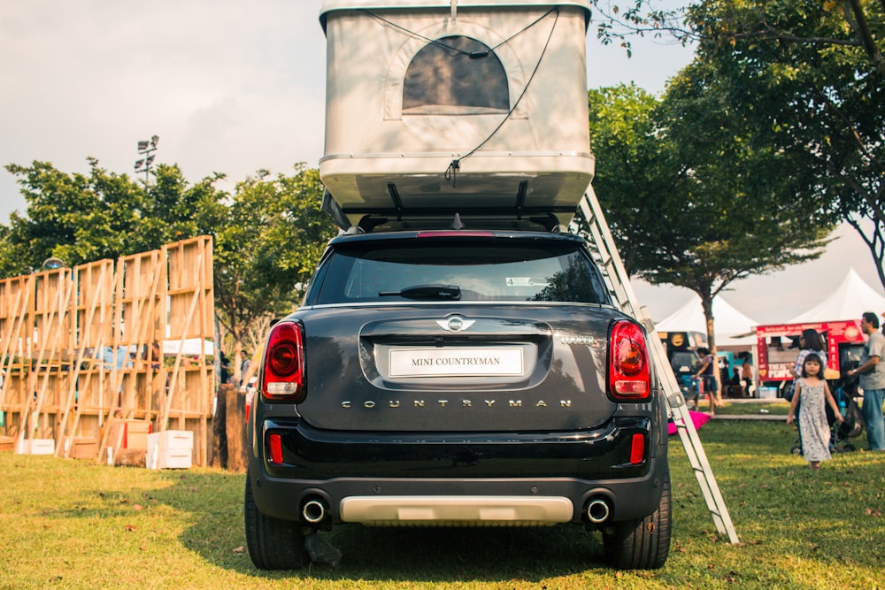 black Mini Cooper Countryman