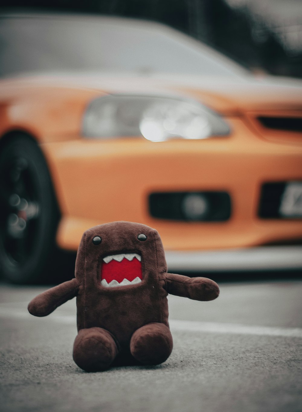 domo-kun near orange car