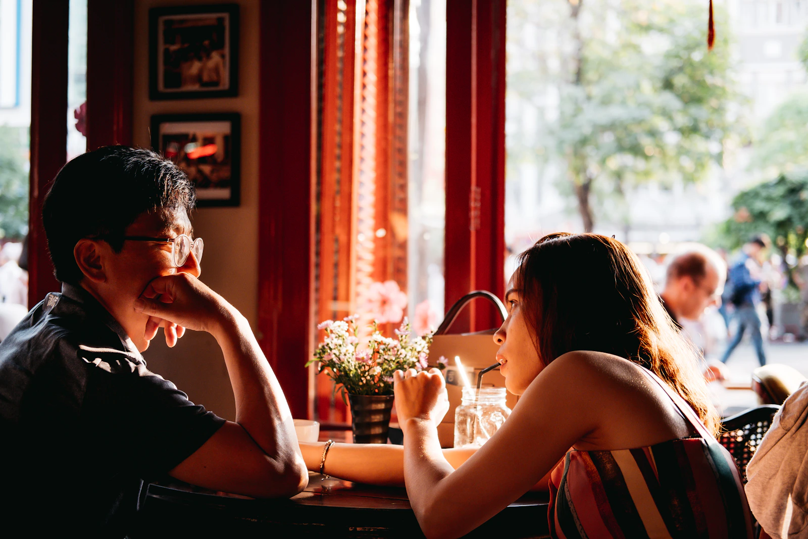 Two people talking closely and smiling, illustrating attentive listening and open communication in a relationship