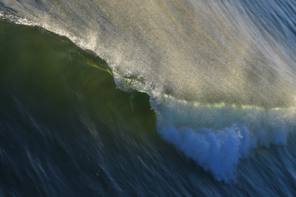 vagues de mer pendant la photographie en gros plan de jour